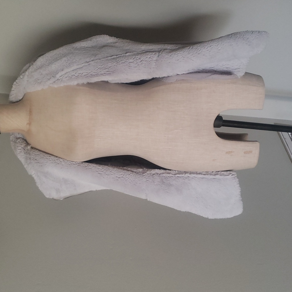 Fabulous Faux Fur - Picture 7 of 12